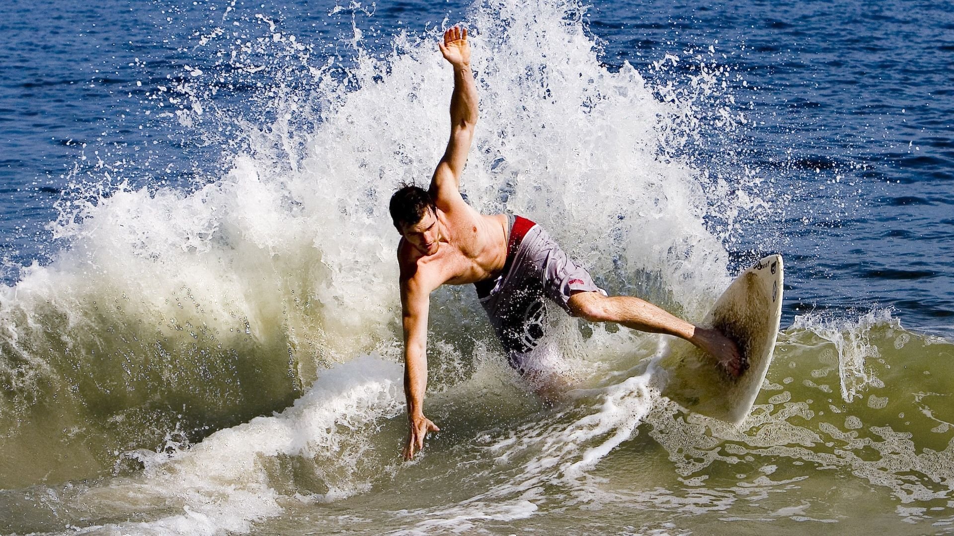 大学生田径锦标赛涌现多名潜力新星，大学生田径竞标赛